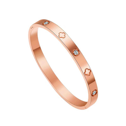 Amelia clover bangle