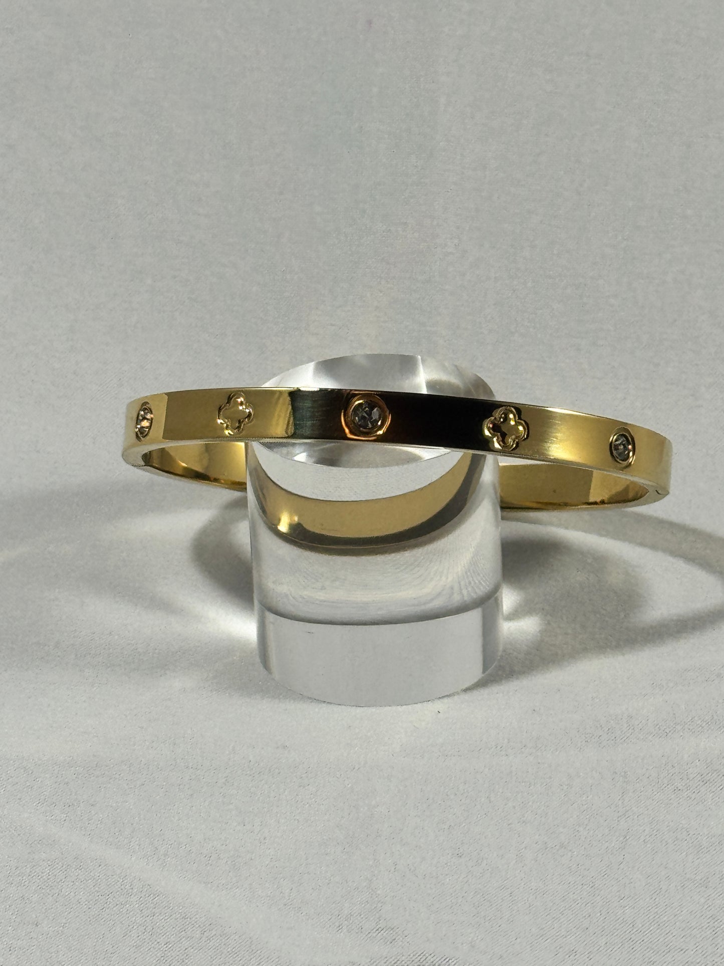 Amelia clover bangle