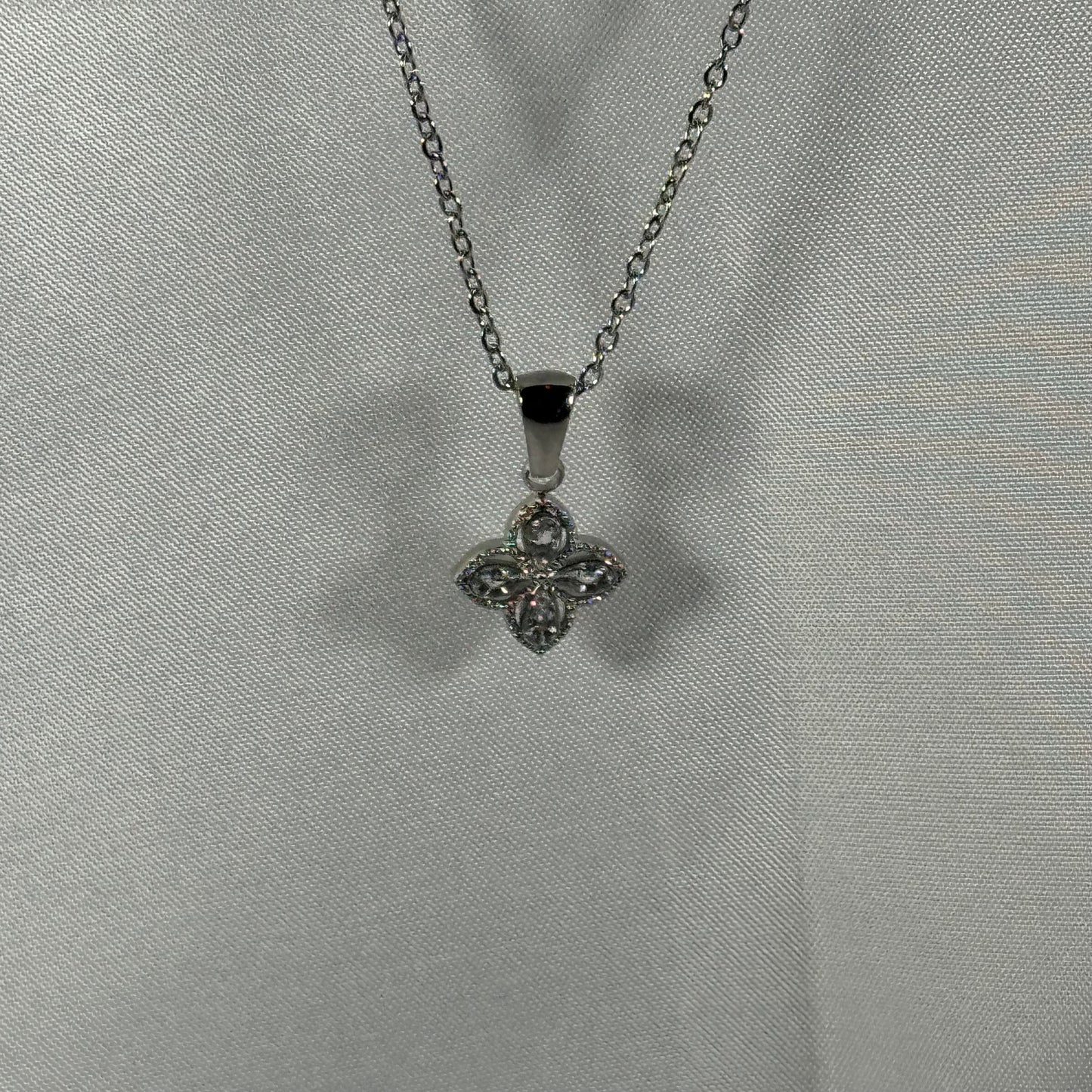 Stella flower zircon necklace