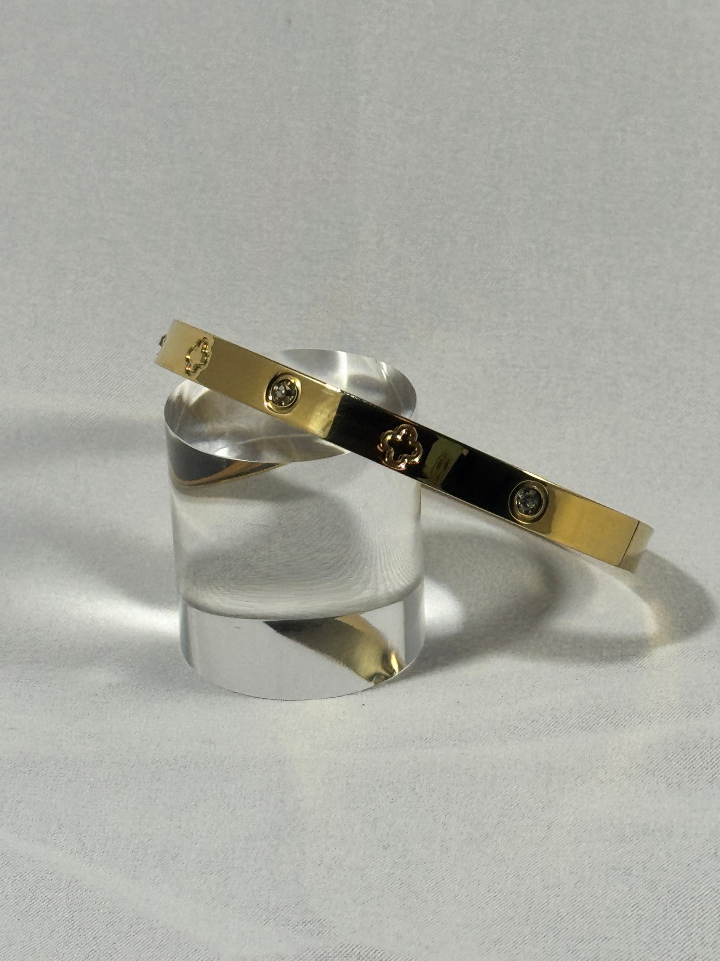 Amelia clover bangle