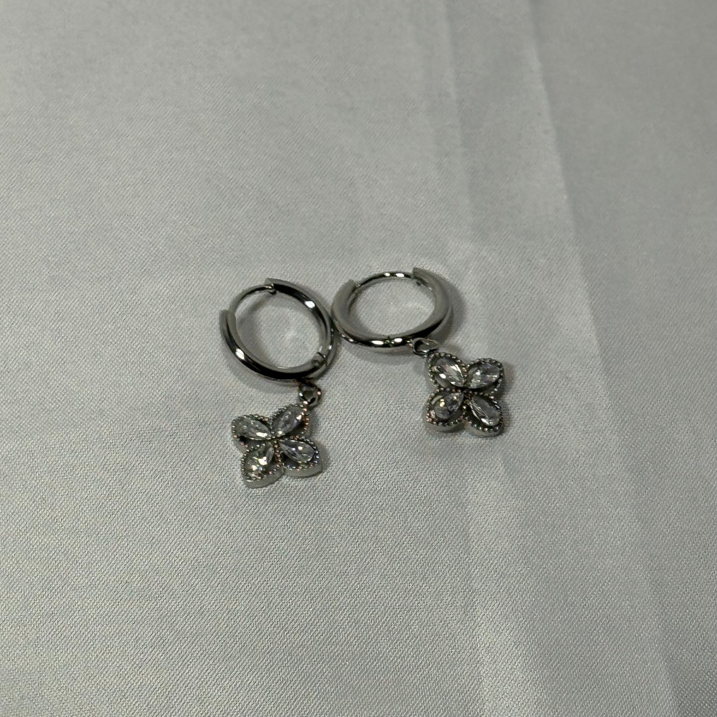 Stella flower zircon huggies