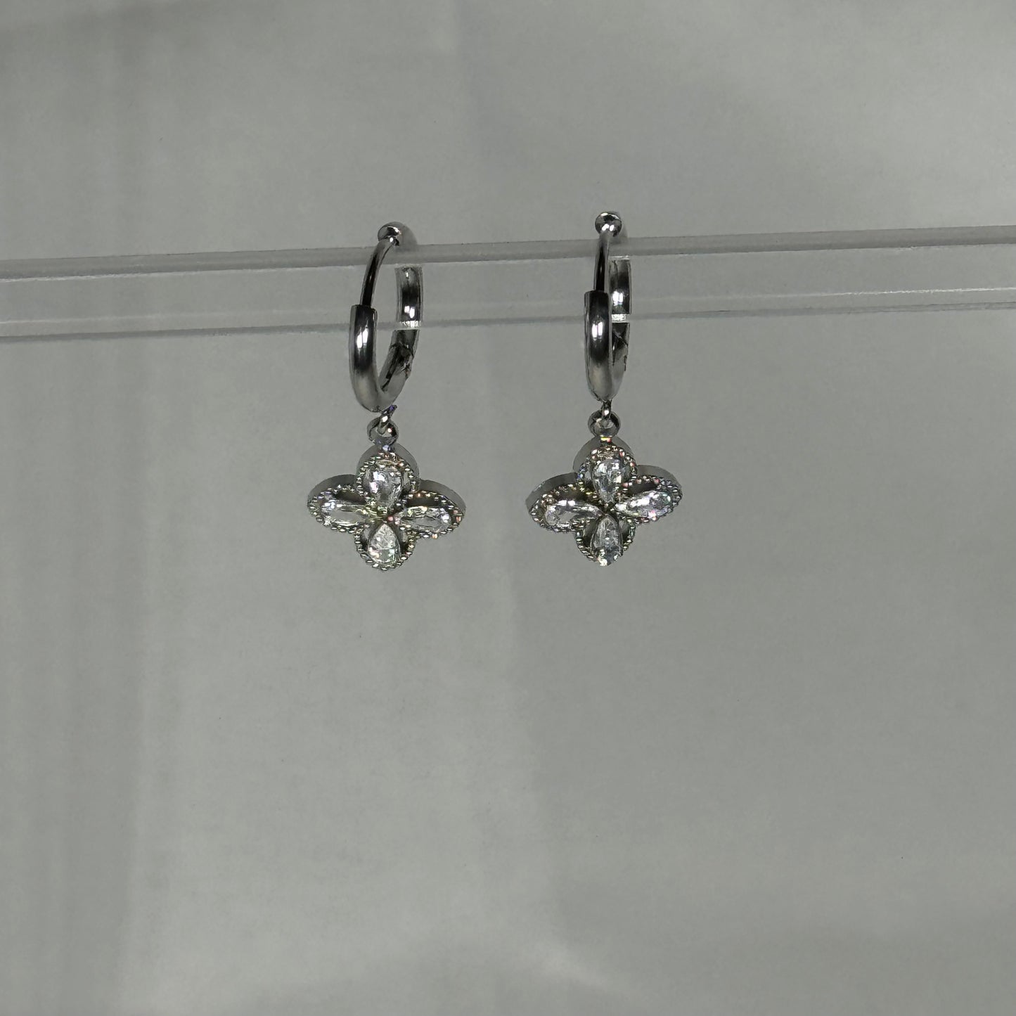 Stella flower zircon huggies