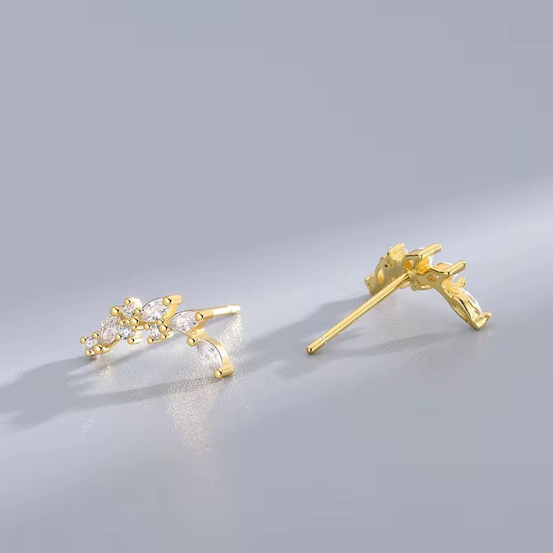 Dainty leaf earrings