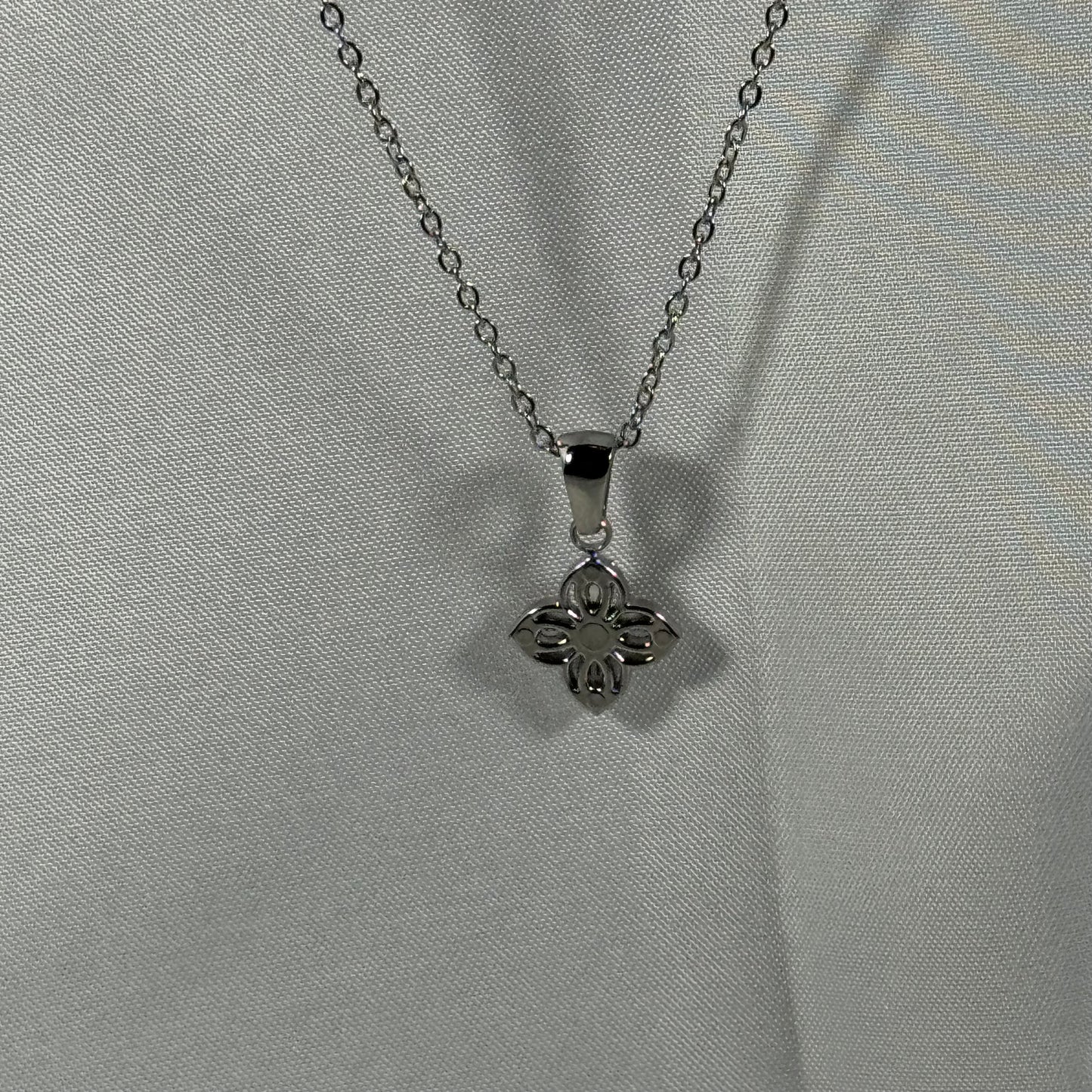 Stella flower zircon necklace
