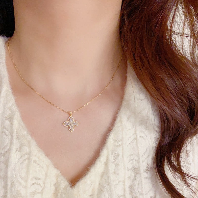 Celeste flower zircon necklace