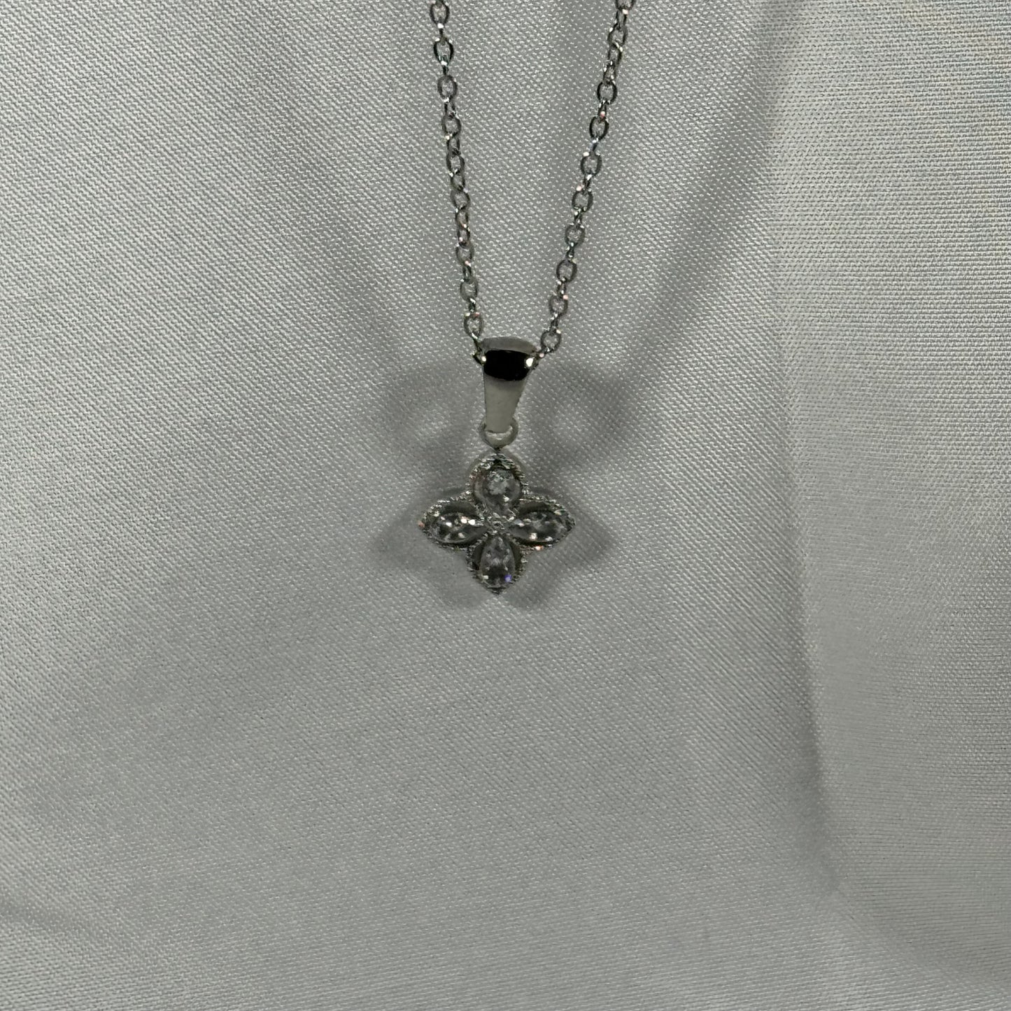 Stella flower zircon necklace