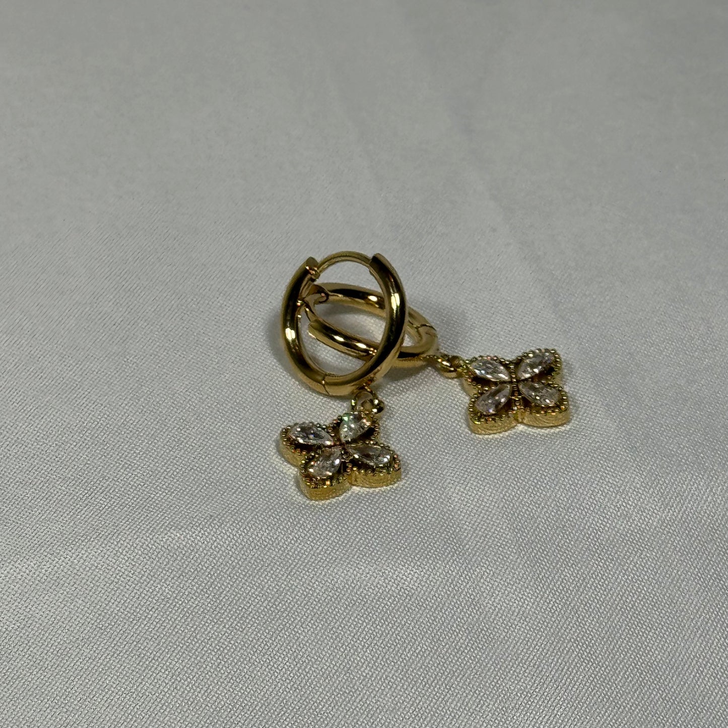 Stella flower zircon huggies
