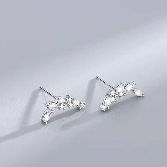 Dainty leaf earrings