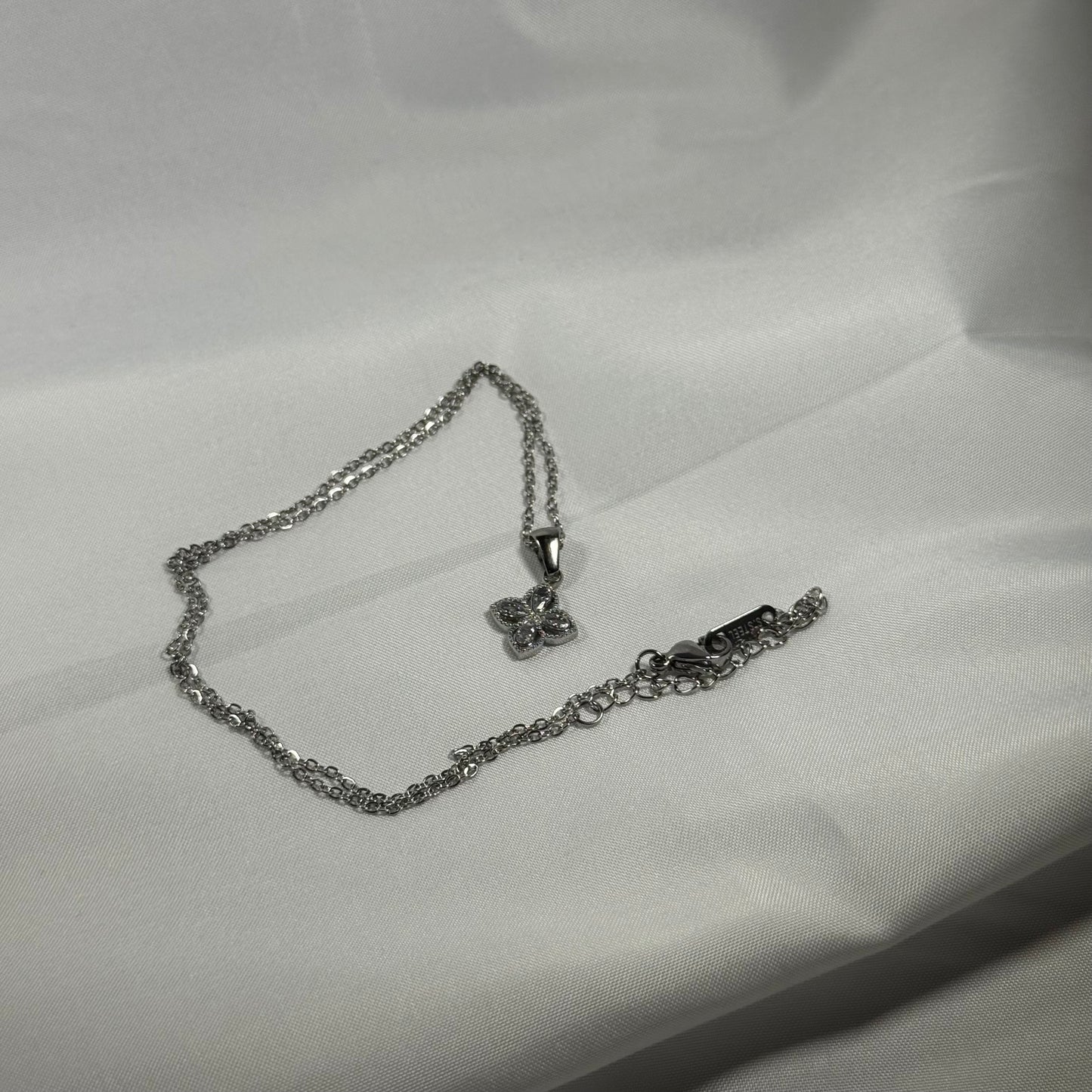 Stella flower zircon necklace