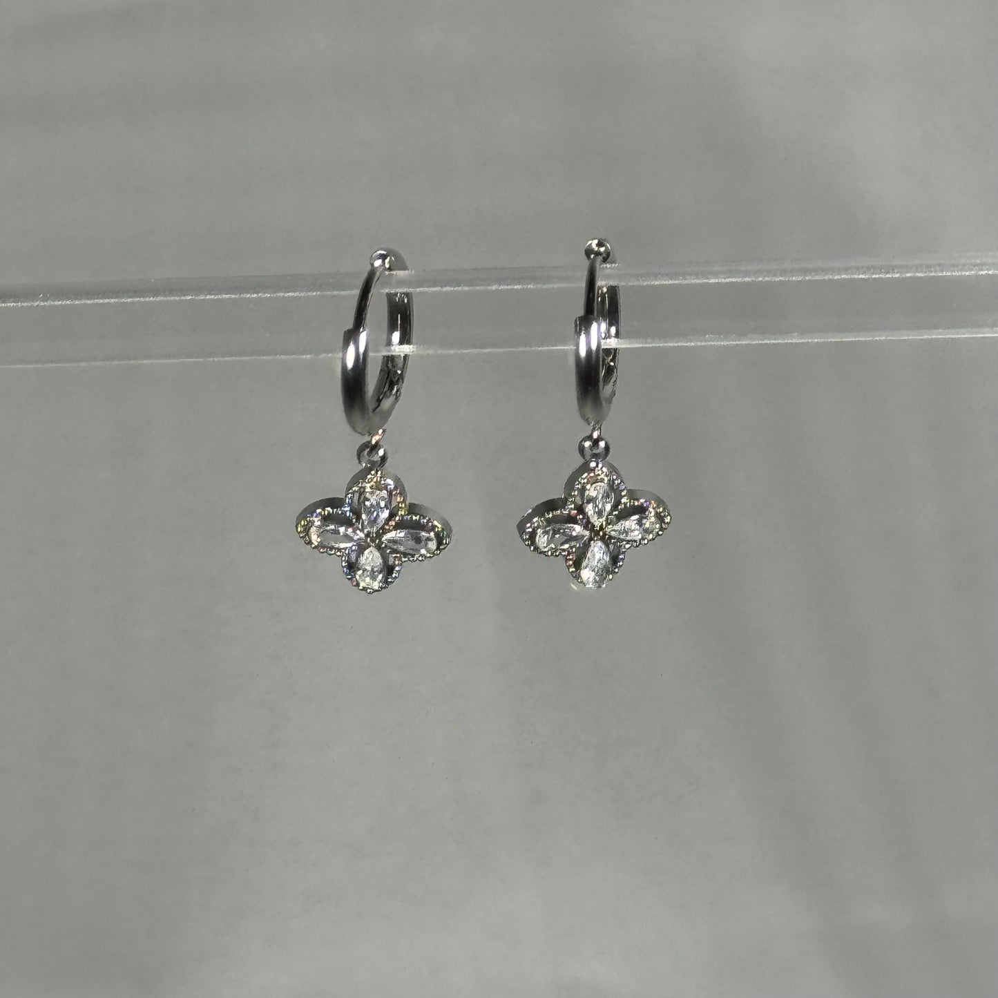 Stella flower zircon huggies