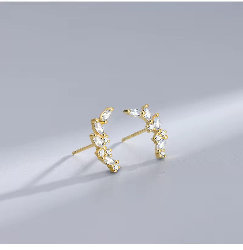 Dainty leaf earrings