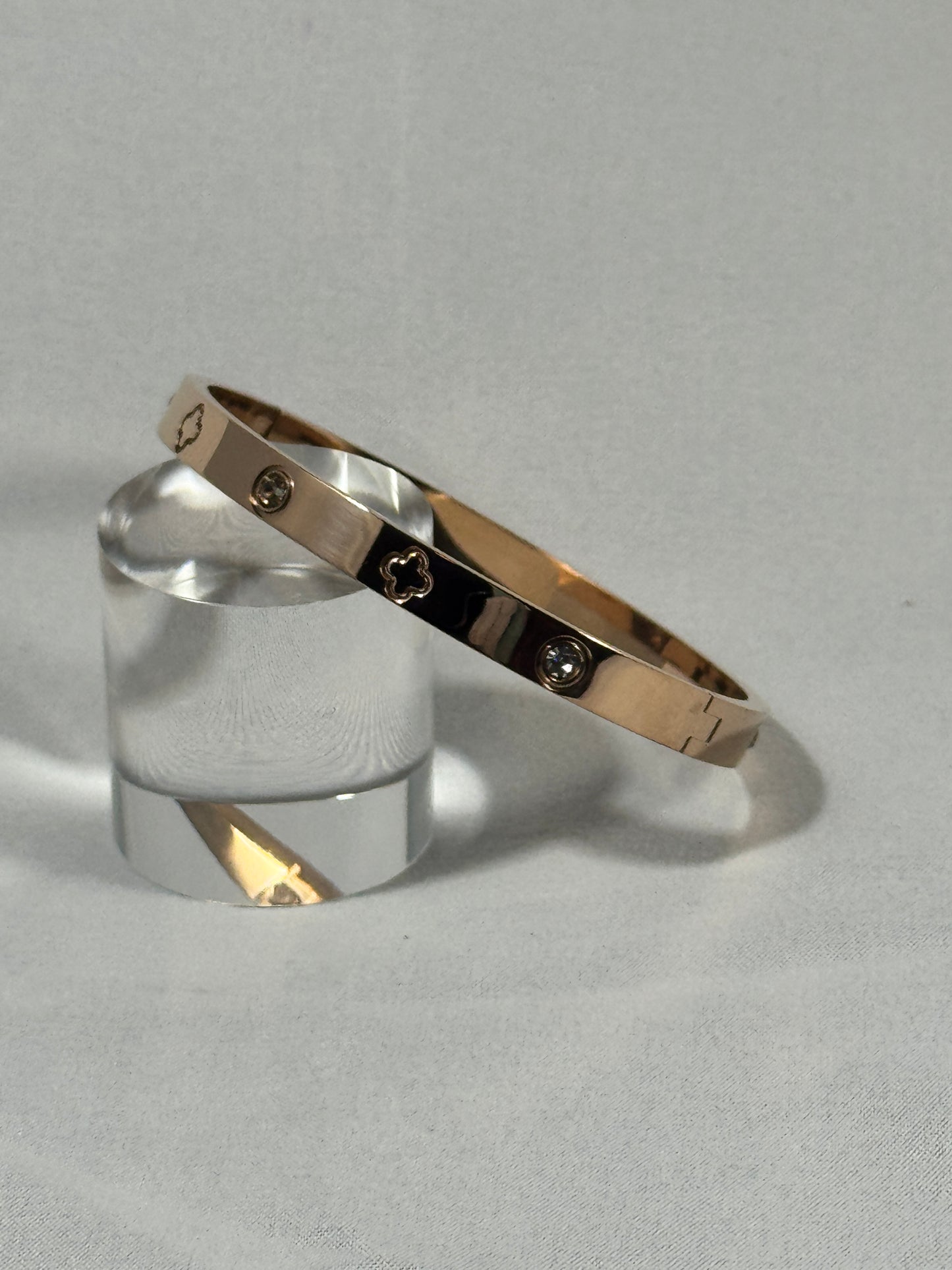 Amelia clover bangle