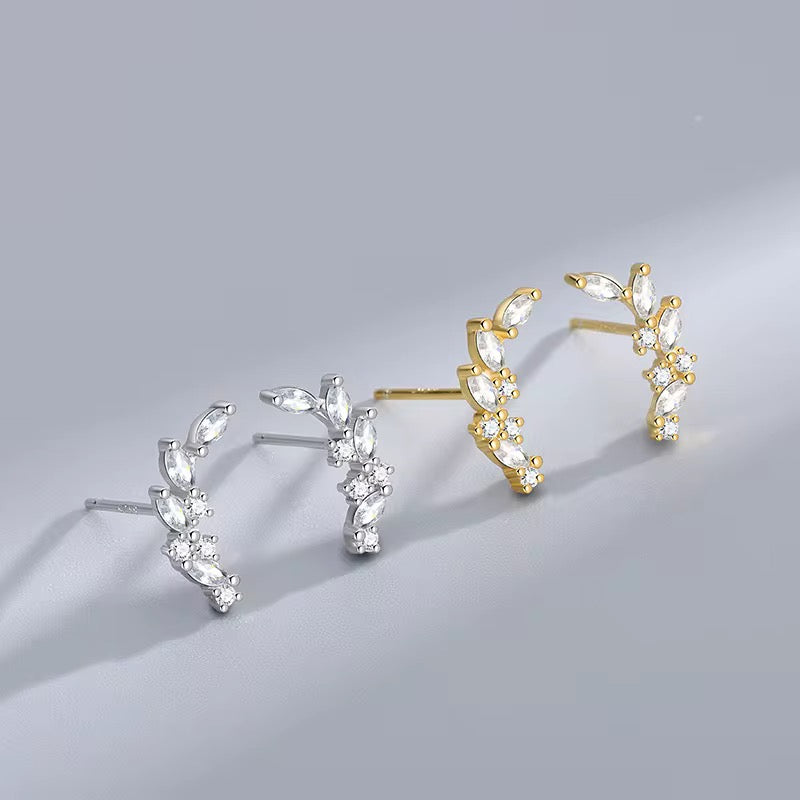 Dainty leaf earrings